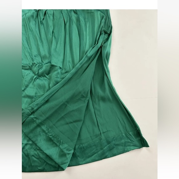 Halogen Silk Sleeveless Top in Emerald Green Size XS - Picture 4 of 8